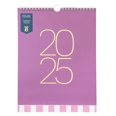 Abbildung von Busy B Life Kalender von Januar bis Dezember 2025 Fuschia Monatskalender mit Steckfächern und To Do&#039;s