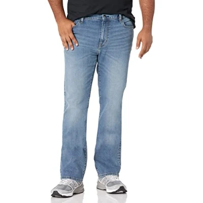 Abbildung von Amazon Essentials Herren Bootcut Jeans mit schmaler Passform, Helle Waschung, 32W / 32L