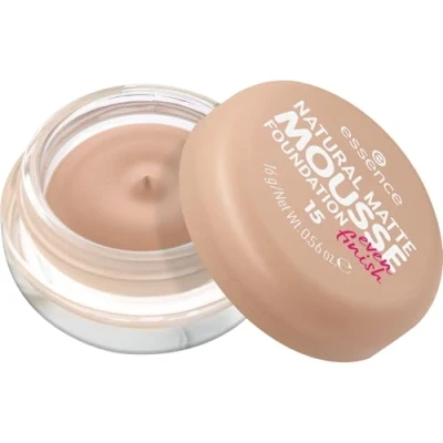 Abbildung von essence NATURAL MATTE MOUSSE FOUNDATION, Nr. 15, Nude, mattierend, abdeckend, Expressergebnis, matt, vegan, ohne Parfüm, Alkohol, Konservierungsstoffe, 1er Pack (16g)