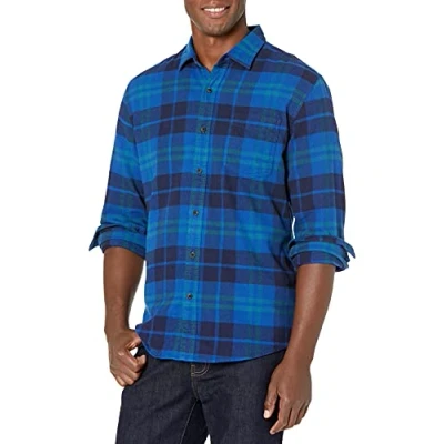 Abbildung von Amazon Essentials Herren Langarmhemd aus Flanell (in Übergröße erhältlich), Schwarz Blau Karomuster, M