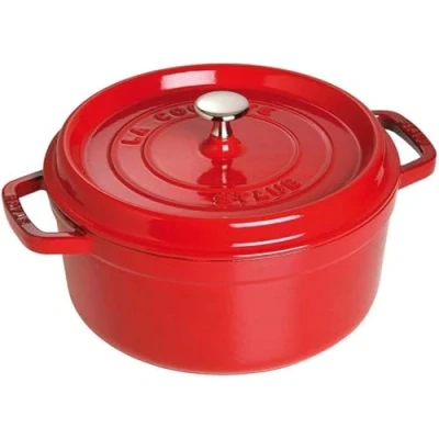 Abbildung von STAUB Gusseisen Bräter/Cocotte, Rund 26 cm, 5 L, Aromaregen Funktion, Für alle Herdarten geeignet, Kirschrot