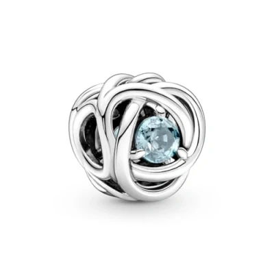 Abbildung von PANDORA März Geburtsstein Meer Aquablauer Ewigkeitskreis Charm aus Sterling Silber mit Kristallen, 790065C09