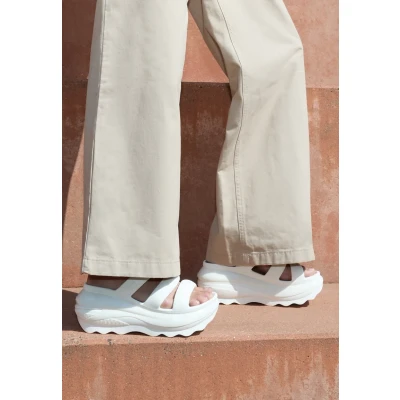 Abbildung von Crocs Badesandale, Größe: 37 38, Chalk Schuhe