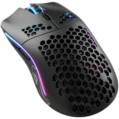 Abbildung von Glorious Gaming Model O (Minus) Wireless Mouse Superleichte 65 g, Wabendesign, RGB Beleuchtung, beidhändig, verzögerungsfreier 2,4 GHz Funk, bis zu 71 Stunden Akku Mattschwarz