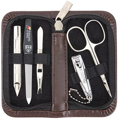 Abbildung von DREI SCHWERTER Germany 5 tlg. Maniküreset &#039;Milano&#039; Nagel Set Etui in ECHT LEDER braun Inhalt: Hautschere, Pinzette, Saphirnagelfeile, Nagelknipser, Nagelreiniger / Drücker