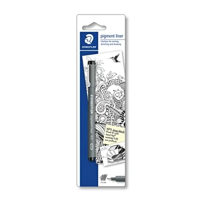 Abbildung von STAEDTLER schwarzer pigment liner, Linienbreite 0,5 mm, dokumentenechte Pigmenttinte, lange Metallspitze, Lebensdauer, 1 Fineliner auf Blisterkarte, 30805 9BKD