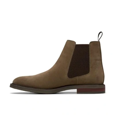 Abbildung von Clarks Herren Jaxen Easy Chelsea Stiefel, Stone Suede, 42.5 EU