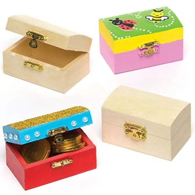 Abbildung von Baker Ross ET127 Mini Schatztruhen aus Holz zum Bemalen und Dekorieren für Kinder Kästchen zur Aufbewahrung (4 Stück), 8cm x 5cm, Holzfarben