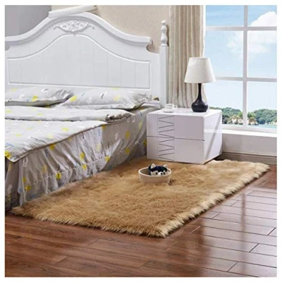 Abbildung von QINGLOU Faux Lammfell Schaffell Teppich (75 x 120cm) Wohnzimmer Schlafzimmer Kinderzimmer/Als Bett Vorleger oder Matte für Stuhl Sofa (Brown, 75