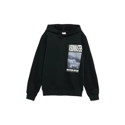 Abbildung von s.Oliver Junior Jungen 2153523 Sweatshirt mit Kapiuze und Frontprint, Grau/Schwarz 9999, 170/176