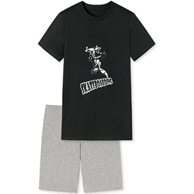 Abbildung von Jungen Schlafanzug kurz, weicher Single Jersey aus 100% Baumwolle und Hose in Bermuda Form mit Skateboard Motiv, schwarz Grösse 140