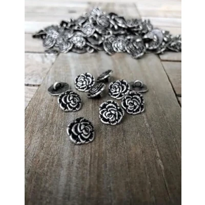 Abbildung von 10 Stück kleine bezaubernde Rosenknöpfe altsilber 12mm Rose Metall Knöpfe in Rosenform