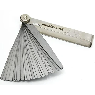 Abbildung von PIMALDAUM® Fühlerlehre gem. DIN 2275, Manganstahl zur einfachen und präzisen Messung Prüfung von Spaltbreiten, Dicken Abständen/Gaps (Metall, 32 Klingen/Blades)