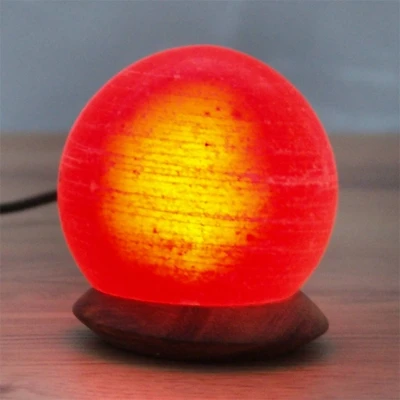 Abbildung von HIMALAYA SALT DREAMS Salzkristall Tischlampe »USB Ball«, Leuchtmittel LED Board wechselbar, Handgefertigt aus jeder Stein ein Unikat