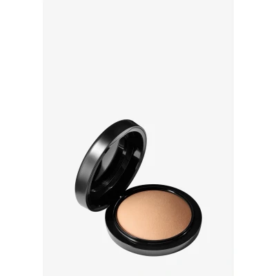 Abbildung von MAC Mineralize Skinfinish Natural Medium Tan 10 g