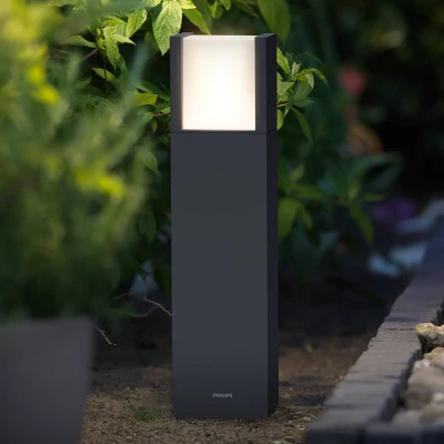 Abbildung von Philips Arbour LED Outdoor Sockelleuchte (6 W), wetterfeste Außenleuchte mit warmweißem Licht, energiesparende Beleuchtung, anthrazit