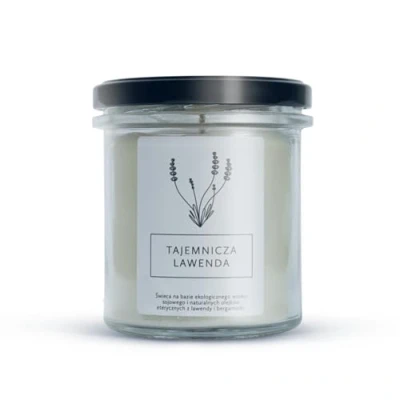 Abbildung von Hagi Mysterious Lavender Sojakerze, Lavendel Kerze im Glas, Blumenduft, Lavendelöl, Brenndauer ca. 75 h, Bergamotteöl, Vegan, Sojawachs, Natürlich