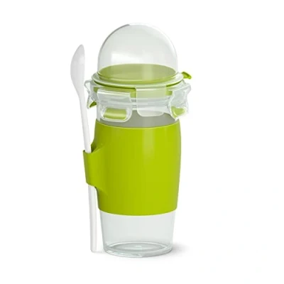 Abbildung von Emsa N10714 Clip &amp; Go Yoghurt Mug Fassungsvermögen: 450 ml Rund Inklusive Löffel und Topping Fach Transparent/Hellgrün 106/91/201 mm, 1 Stück (1er Pack)