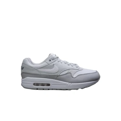Abbildung von NIKE Damen Air Max 1 &#039;87 LX NBHD Sneaker, Photon Dust White Lt Smoke Grey, 41 EU