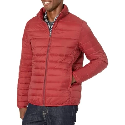 Abbildung von Amazon Essentials Herren Verstaubare, Leichte, Wasserabweisende Pufferjacke (Erhältlich In Big &amp; Tall), Ziegelrot, S