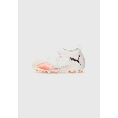 Abbildung von Puma Future 8 Unisex Fußballschuhe Indoor für Kinder, Größe: 34.5, White/black/glowing red Schuhe
