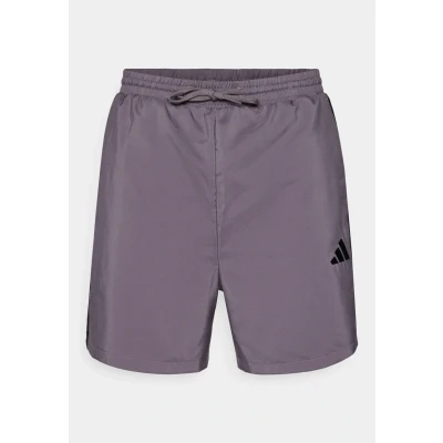 Abbildung von adidas Herren Essential Three Stripes Chelsea Base Short, Grey Strata/Black, M