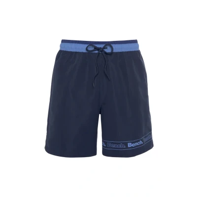 Abbildung von Bench. Badeshorts, mit Markenschriftzug