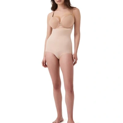 Abbildung von SPANX Shapewear für Damen Tummy Control High Waisted Power Panties (Regular und Übergröße), Soft Nude, 3X