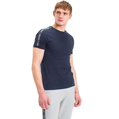 Abbildung von Tommy Hilfiger Herren T Shirt Kurzarm Rundhalsausschnitt, Blau (Navy Blazer), S