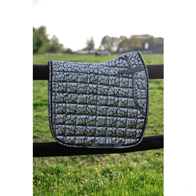 Abbildung von HB Ruitersport Satteldecke Dressur Snake Silber Warmblut