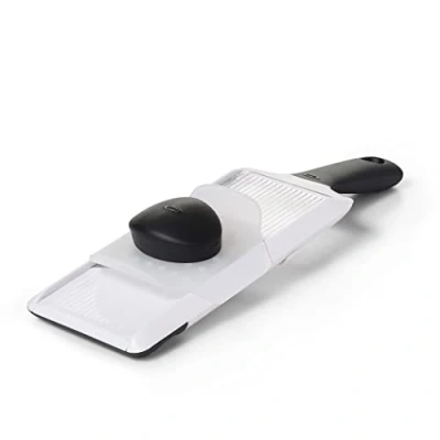 Abbildung von OXO Good Grips Gemüsehobel/Handhobel mit Edelstahlklinge, Weiß