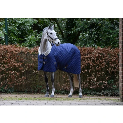 Abbildung von Weatherbeeta Medium Stable Rug Comfitec Deluxe Diamond Quilt Standard Neck 220g Navy