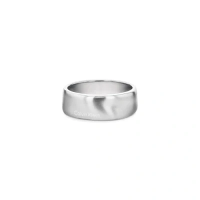 Abbildung von Calvin Klein ring für Herren Kollektion CK METALLIC WAVES aus Edelstahl und mit GunMetal Ionenbeschichtung (IP)