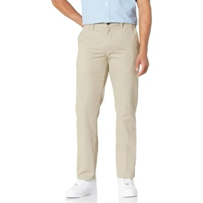 Abbildung von Amazon Essentials Herren Knitterfreie Flatfront Chinohose in schmaler Passform, Schiefergrau, 40W / 32L