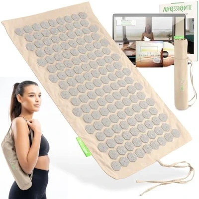 Abbildung von BACKLAXX ® Akupressurmatte Set mit Tasche [To Go], ideal fürs Handgepäck auf Reisen, Akupunktur Matte Stacheln zur Massage, Entspannung von Nacken und Schulter, Massagematte Rücken