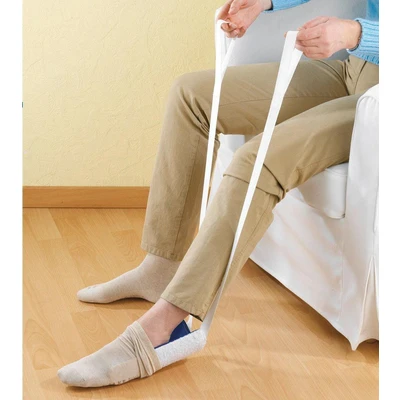 Abbildung von Maximex Anziehhilfe für Strümpfe, Socken bequem ohne Bücken anziehen, und Strumpfhosen, wie ein verlängerter Arm, 60 cm lange Bänder, Maße (BxHxT): 24 x 6 12,5