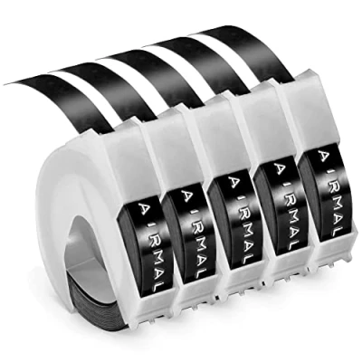 Abbildung von Airmall Prägegerät Etiketten Ersatz für Dymo Prägeband 9mm Schwarz, Selbstklebendes 3D Omega Etikettenband Kunststoff Prägeetiketten Junior Prägegerät, 5 Rollen