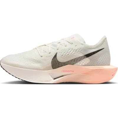 Abbildung von Nike Performance ZOOM X Vaporfly 3 Laufschuh Straße Weiss rosa, Herren, Größe: 44, rosa Schuhe