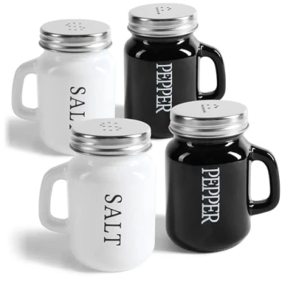Abbildung von com four® 4 teiliges Salz und Pfefferstreuer Set Gewürzstreuer mit Schraubdeckel Henkel Gewürzglas in Bierkrug Form Aufschrift moderne Schüttler (4 teilig Glas schwarz/weiß)