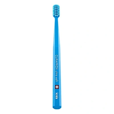 Abbildung von Curaprox CS Kids Zahnbürste Handzahnbürste für Kinder mit 5500 Ultra Soft CUREN Borsten und kleinem Bürstenkopf Blau