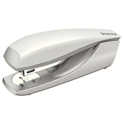 Abbildung von Leitz Büroheftgerät aus Metall, Für 30 Blatt, Inkl. Heftklammern, Ergonomisches Design, Arktik Weiß, Style Serie, 55620004