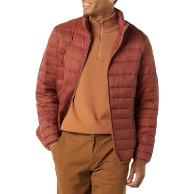 Abbildung von Amazon Essentials Herren Verstaubare, Leichte, Wasserabweisende Pufferjacke (Erhältlich In Big &amp; Tall), Erdrot, L