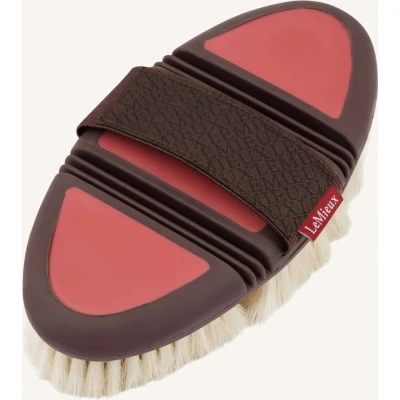 Abbildung von LeMieux Bürste Flexi Ziegenhaar Cranberry One Size Agradi.deVerkauft von Agradi