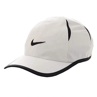 Abbildung von Nike Sportswear NAN Featherlight Unisex Cap für Kinder, Größe: 52 53.5, White