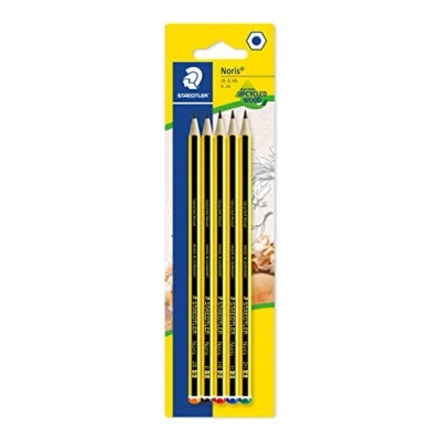 Abbildung von STAEDTLER Bleistift Noris 120, Made from Upcycled Wood, Rutschfeste Soft Oberfläche, hohe Buchfestigkeit, Qualität in Germany, Blisterkarte mit 5 Stück (je 1 x 2B, B, HB, H, 2H), 120 S BK5D