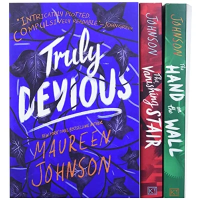 Abbildung von Truly Devious 3 Book Box Set: Devious, Vanishing Stair, and Hand on the Wall