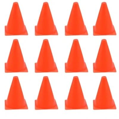 Abbildung von BUYGOO 12PCS Markierungskegel 18cm Groß Markierkegel Fußball Bruchfest Trainingshilfen Fussball Hütchen Leitkegel Multifunktionskegel Verkehrshütchen für Sport Reitsport &amp; Hund Training