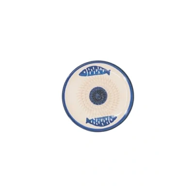 Abbildung von Kaladia Keramik Reibeteller/Keramikhobel ideal für Ingwer, Parmesan etc. in Weiß mit blauen Fischen Durchmesser: 12 cm handgemacht &amp; handbemalt Made Spain