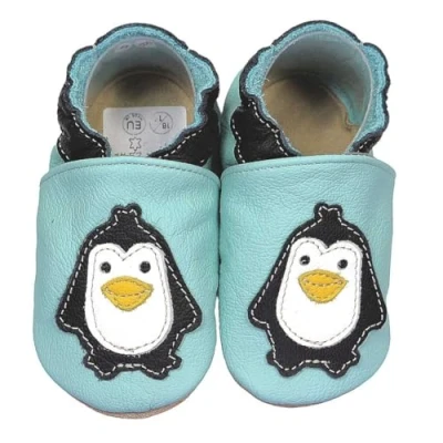 Abbildung von HOBEA Germany Krabbelschuhe für Jungs und Mädchen in verschiedenen Designs, Kinderhausschuhe, Lederschuhe, Schuhgröße:26/27, Modell Schuhe: Pinguin hellblau