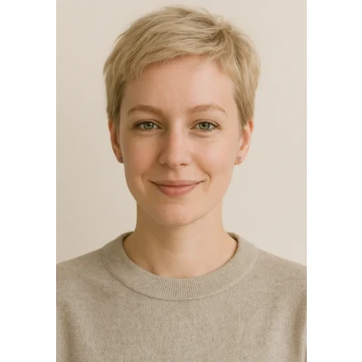 Abbildung von SOFIA MILANI Damen Ohrringe 925 Silber mit Zirkonia Steinen Herz Ohrstecker E2118